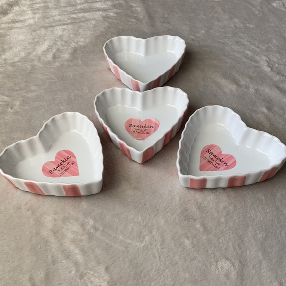 New...4 pink and white Heart decorative dishes - Picture 8 of 12
